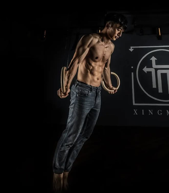 물구나무 서는 조용민